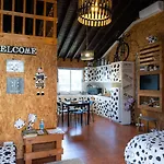 Azores Cow House بيت للعطل Calhetas