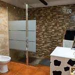 بيت للعطل Azores Cow House *